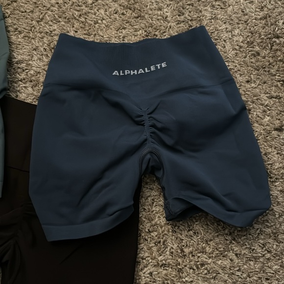 Alphalete Amplify Short 4.5" - XS and S Women’s Scrunch - Picture 7 of 11